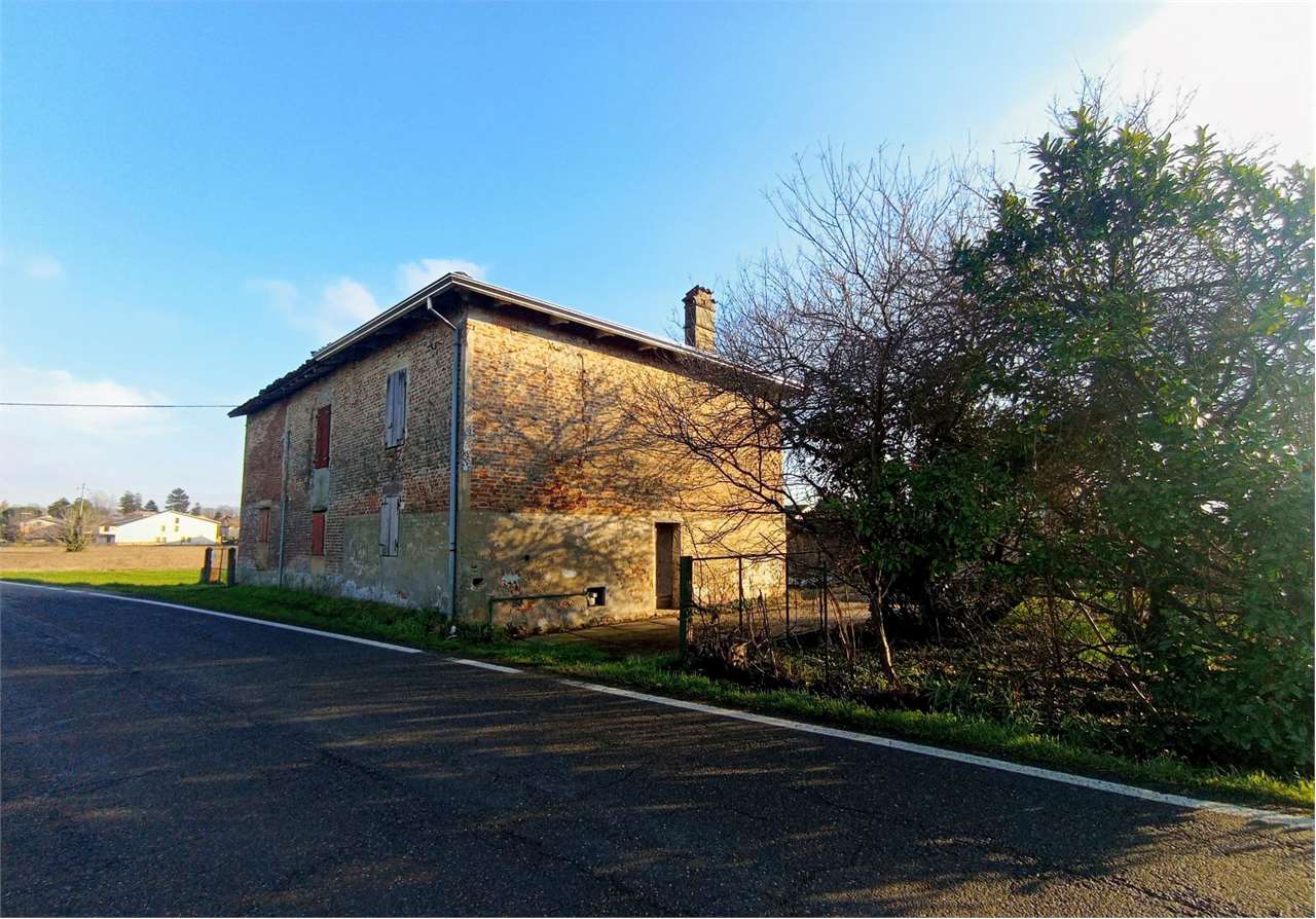 PORZIONE DI RUSTICO DA RISTRUTTURARE