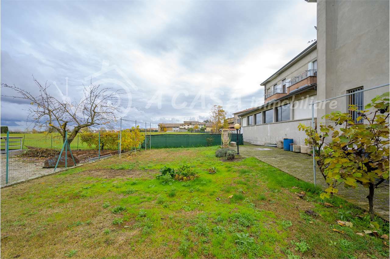 TRILOCALE IN TRIFAMILIARE CON GIARDINO PRIVATO