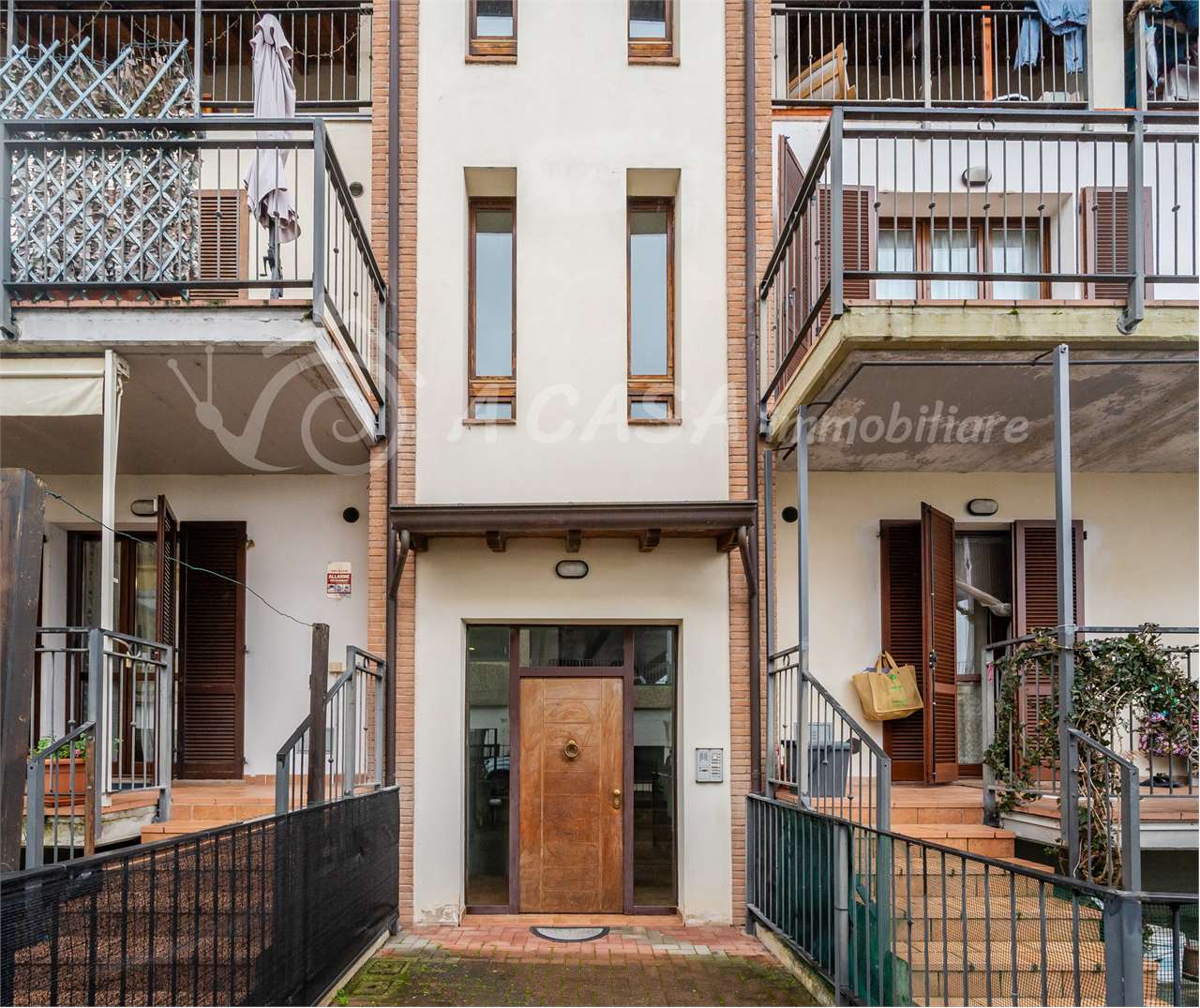 Medesano trilocale con terrazzo cantina e garage