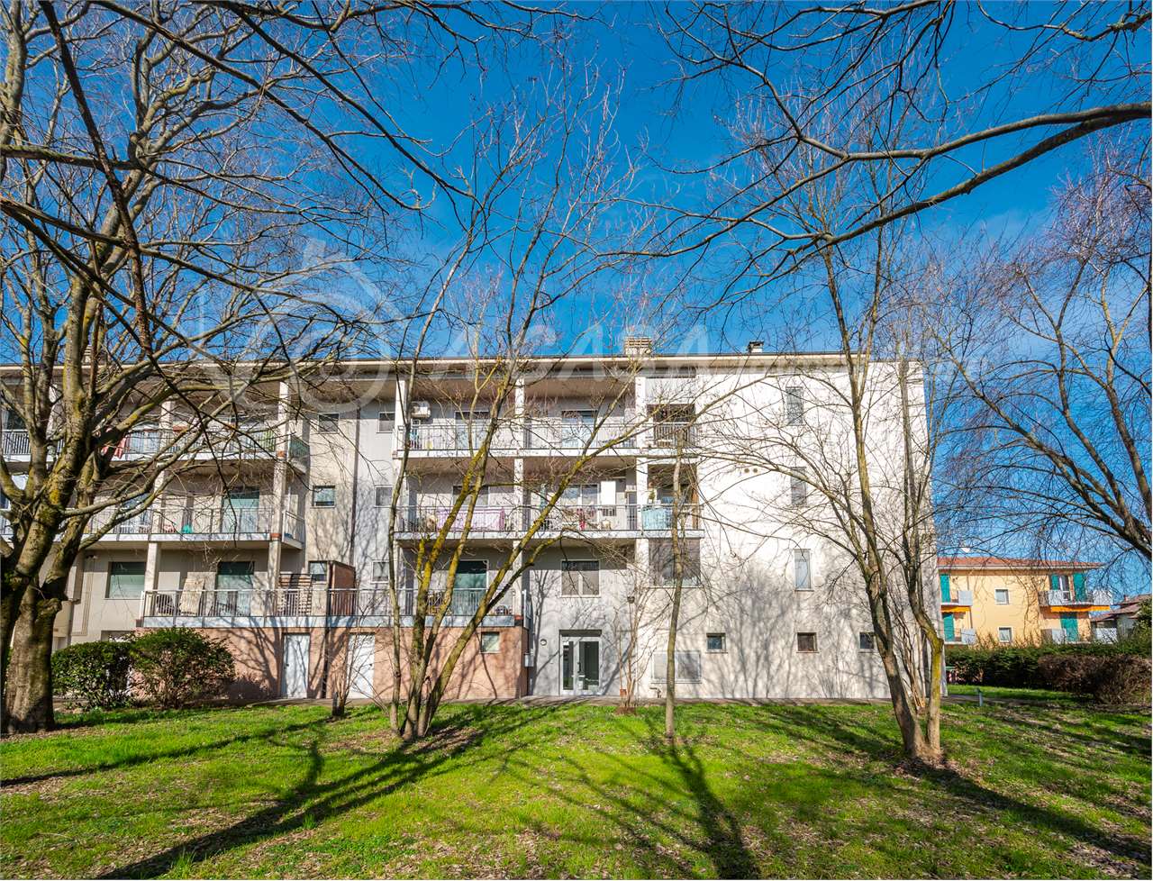 TRILOCALE SERVITO DA ASCENSORE