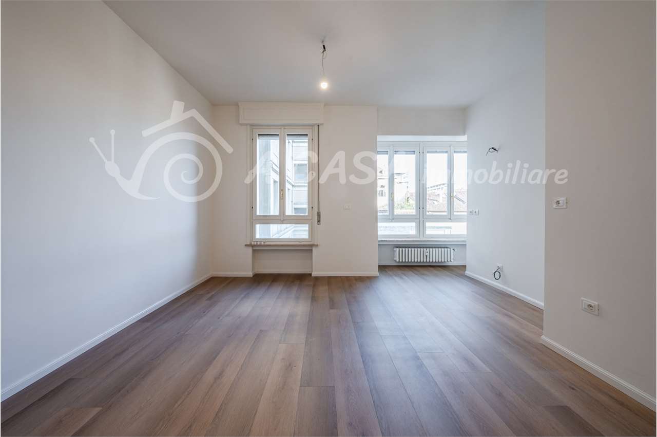 ELEGANZA SENZA TEMPO