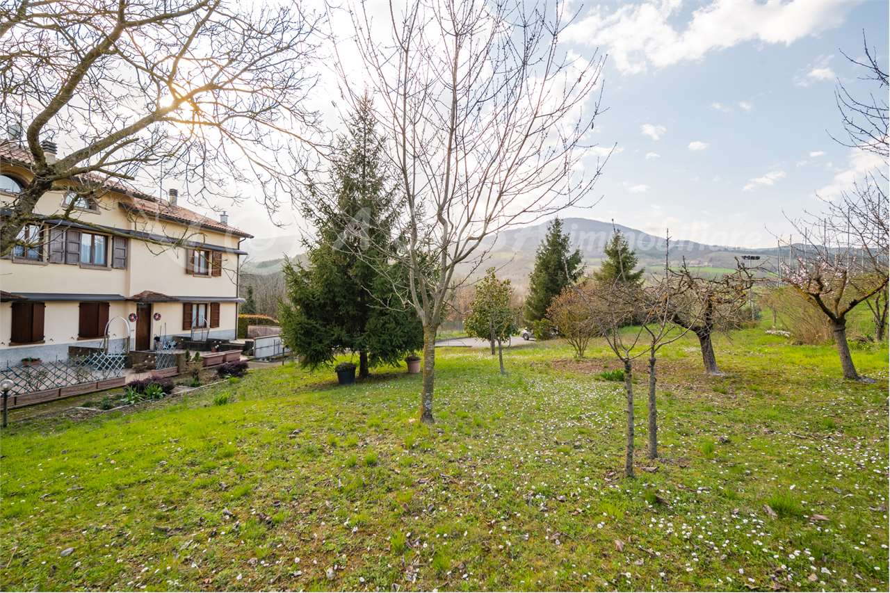 Villetta a schiera immersa nel verde