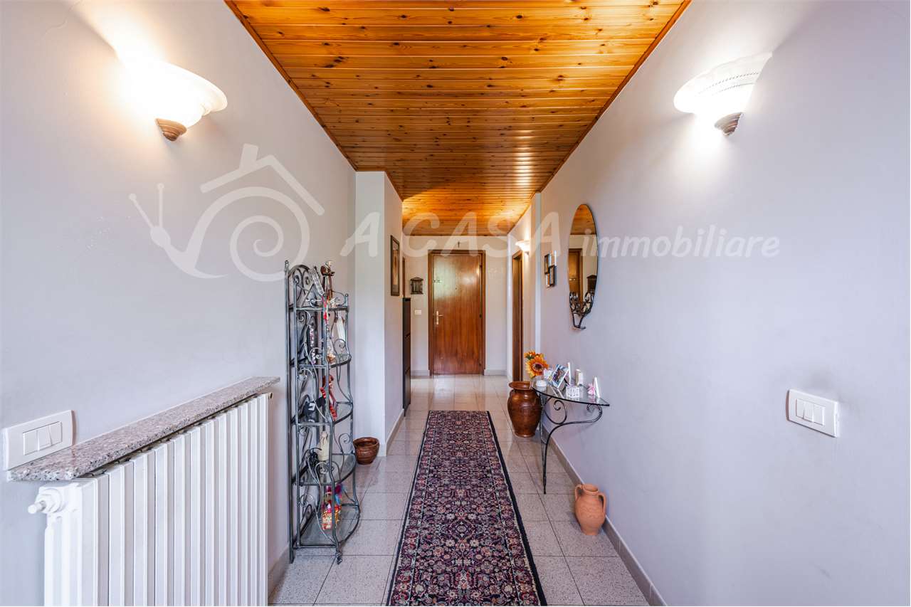 Riccò – Ampio trilocale con mansarda e giardino