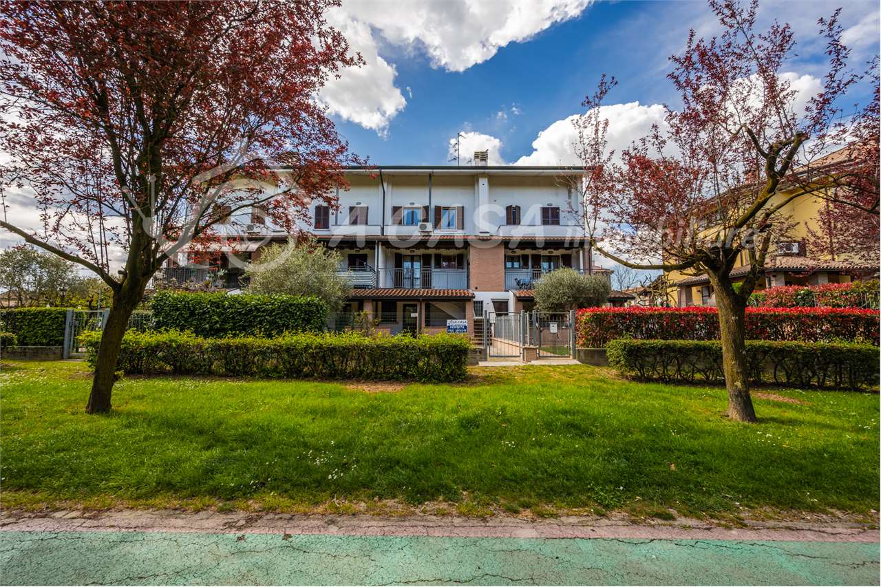 VILLA A SCHIERA CON VISTA PARCO ZANFURLINA