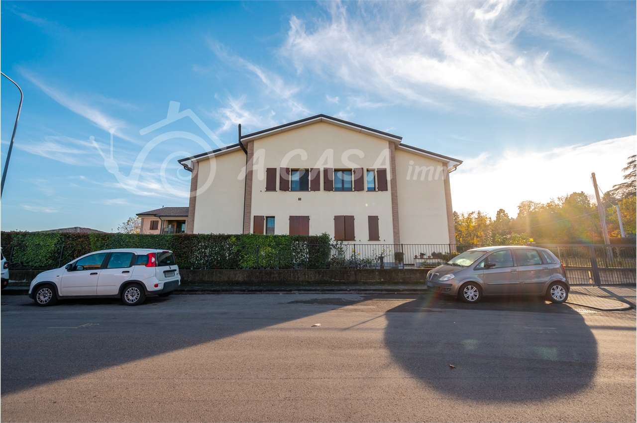 TRILOCALE CON TAVERNA E DOPPI SERVIZI