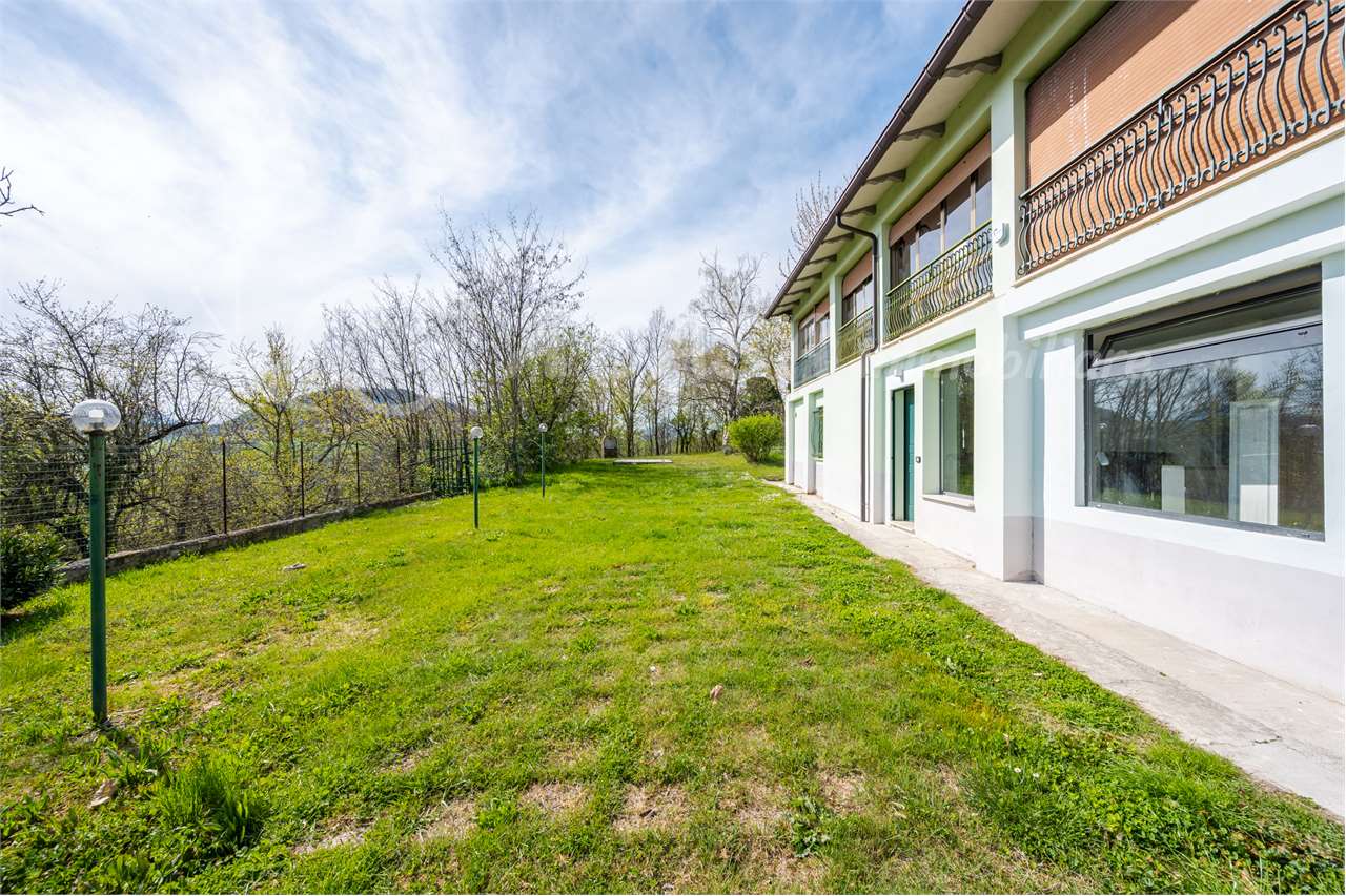 VILLA  INDIPENDENTE CON TERRENO