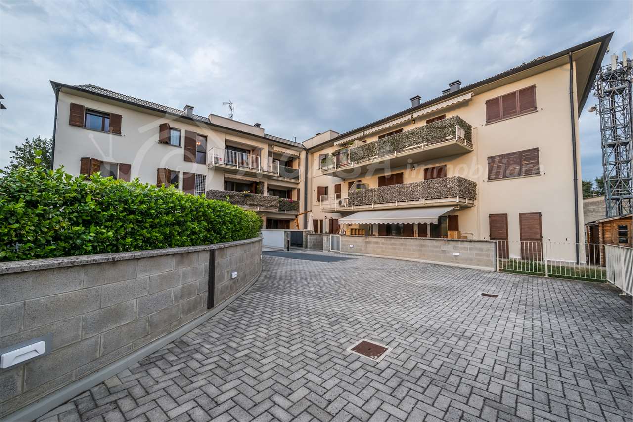 APPARTAMENTO CON GIARDINO E DOPPI SERVIZI