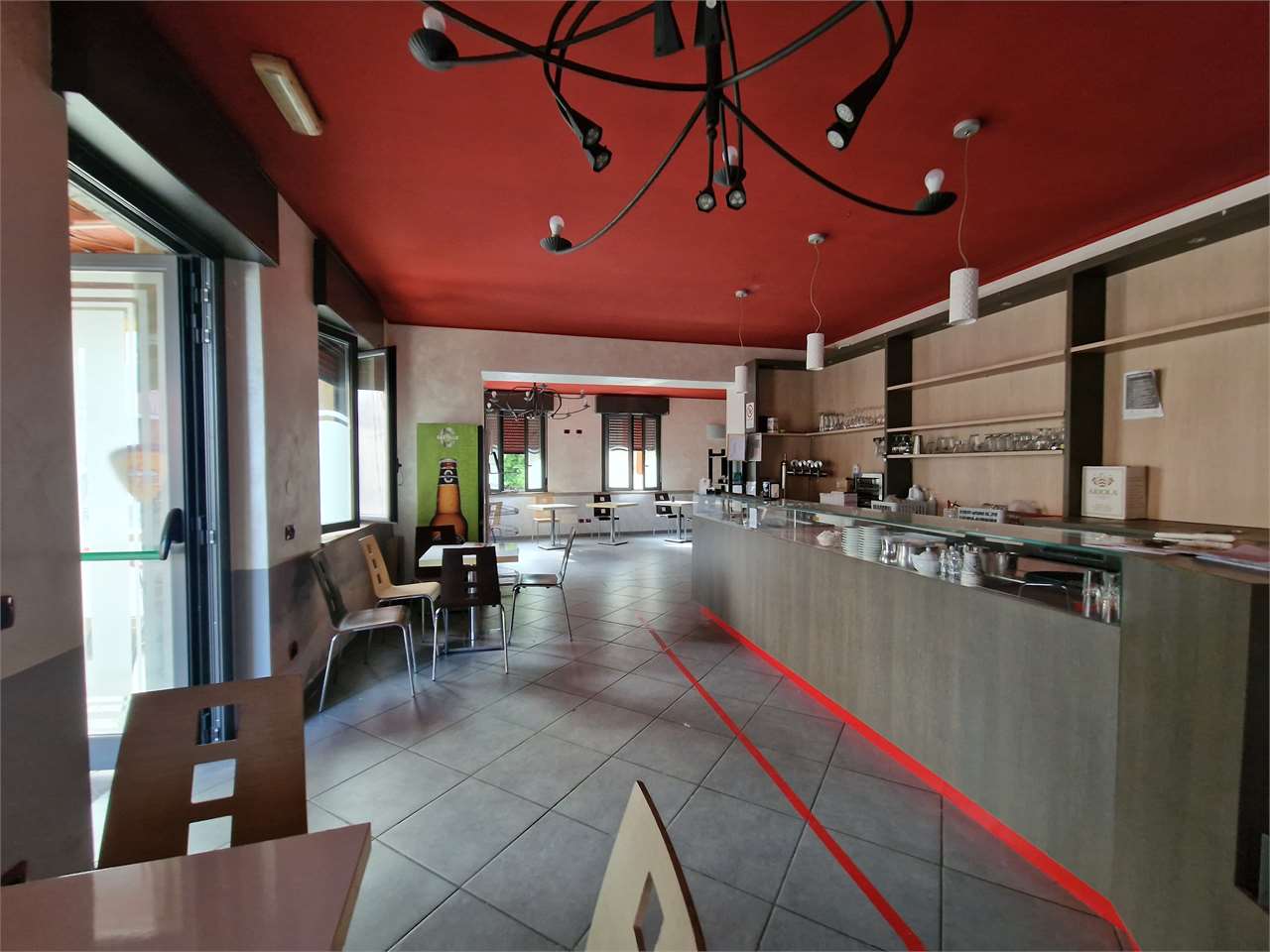 BAR con ARREDO in centro paese