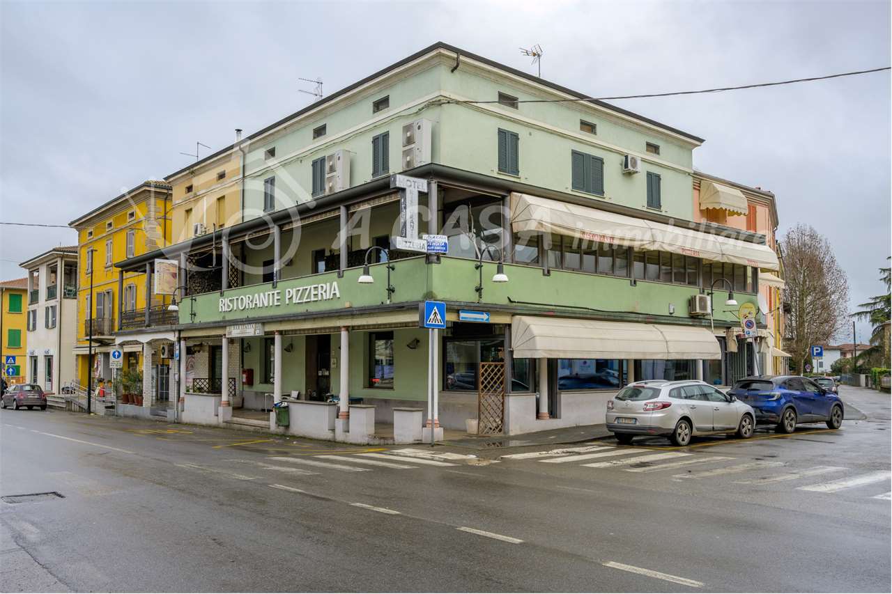 Medesano Opportunità unica in centro al paese – Storico Ristorante con camere