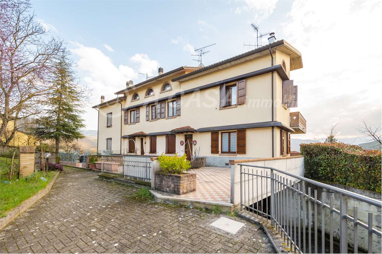 Villetta a schiera immersa nel verde
