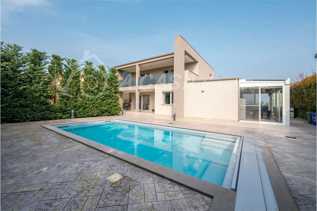 LA VILLA CHE RIDEFINISCE IL LUSSO A Noceto