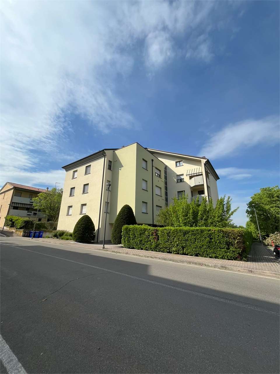 QUADRILOCALE CON DOPPI SERVIZI IN AFFITTO