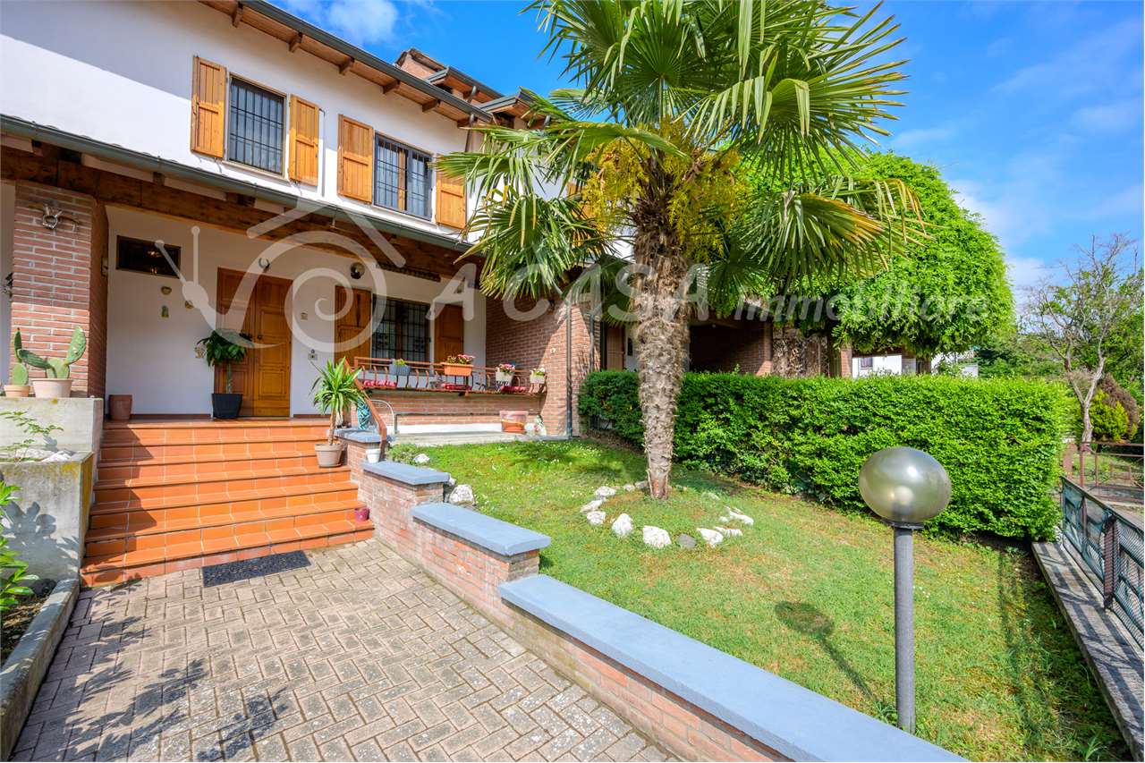 VILLA A SCHIERA CLASSE ENERGETICA D