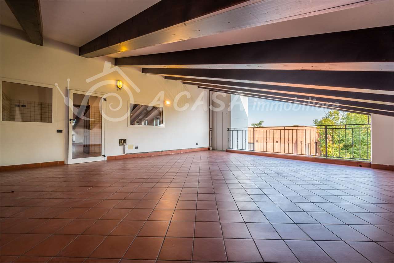 ATTICO CON TERRAZZO ED INGRESSO INDIPENDENTE