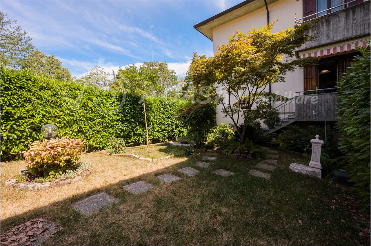 AMPIO APPARTAMENTO CON GIARDINO