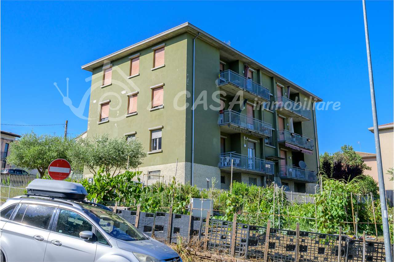 AMPIO QUADRILOCALE IN CENTRO AL PAESE