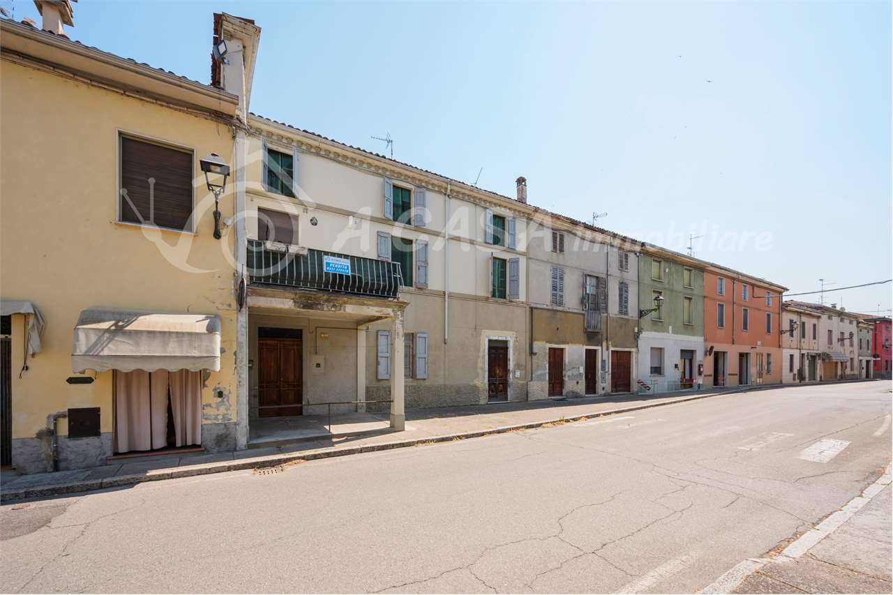 TERRATETTO IN CENTRO PAESE DI AMPIE METRATURE