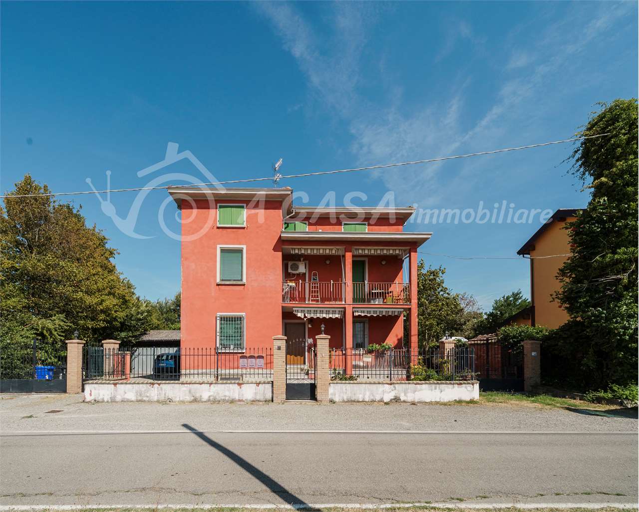 CASA INDIPENDENTE CON 2 APPARTAMENTI