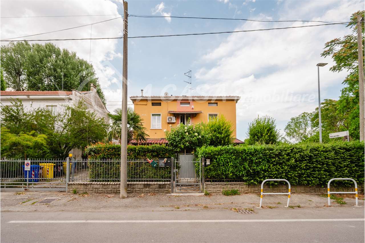 AMPIO APPARTAMENTO IN TRIFAMIGLIARE