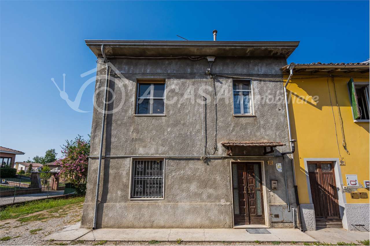 PORZIONE DI CASA  CON GIARDINO