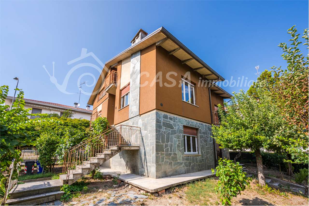 Casa Indipendente in centro al paese con giardino
