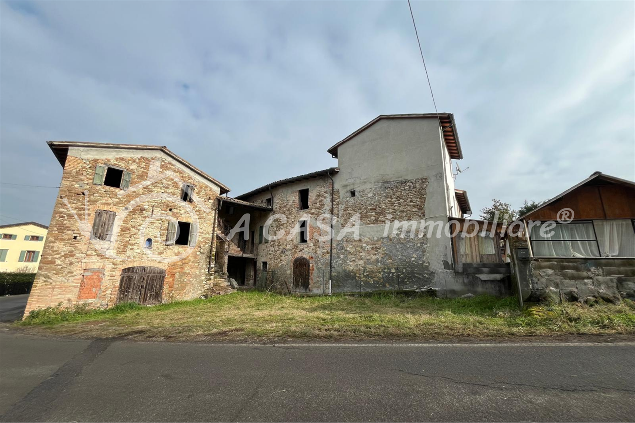 RUSTICO DA RISTRUTTURARE IN POSIZIONE COLLINARE