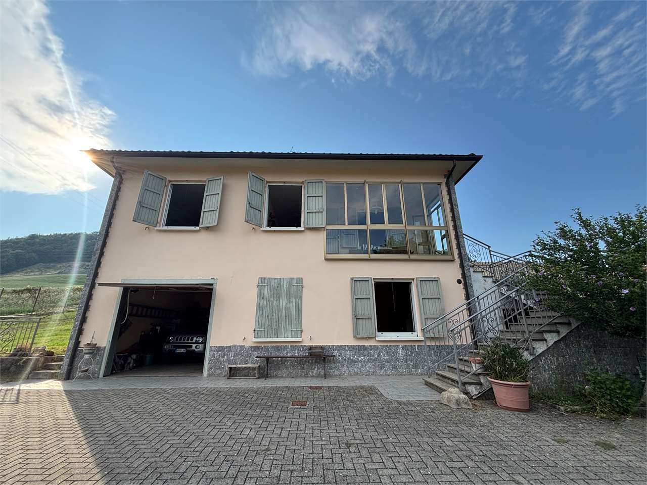 Casa indipendente con ampio giardino in affitto a Sivizzano