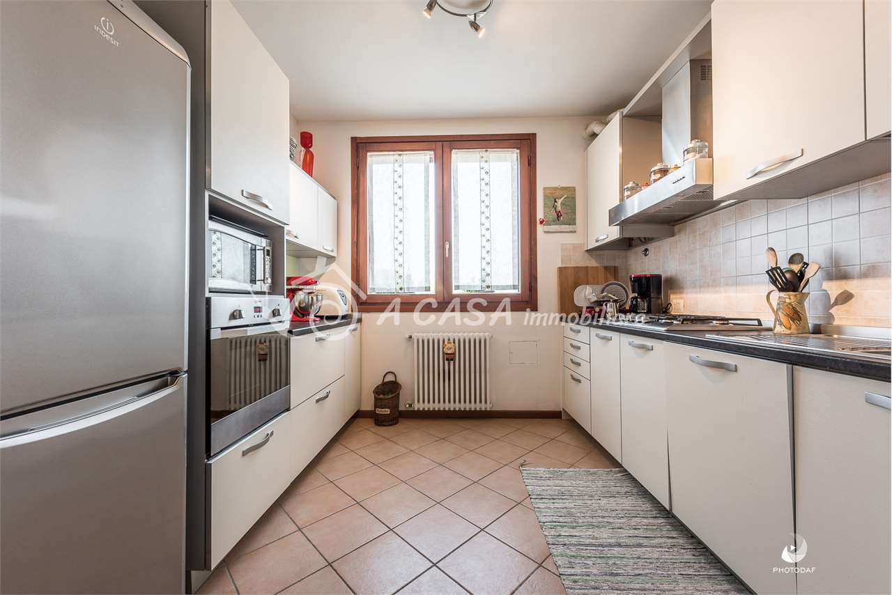 Ampio trilocale con taverna e giardino