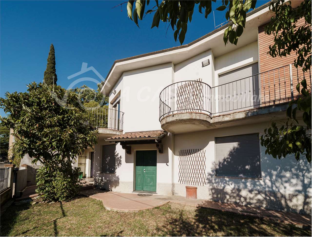 VILLA BIFAMILIARE CON GIARDINO