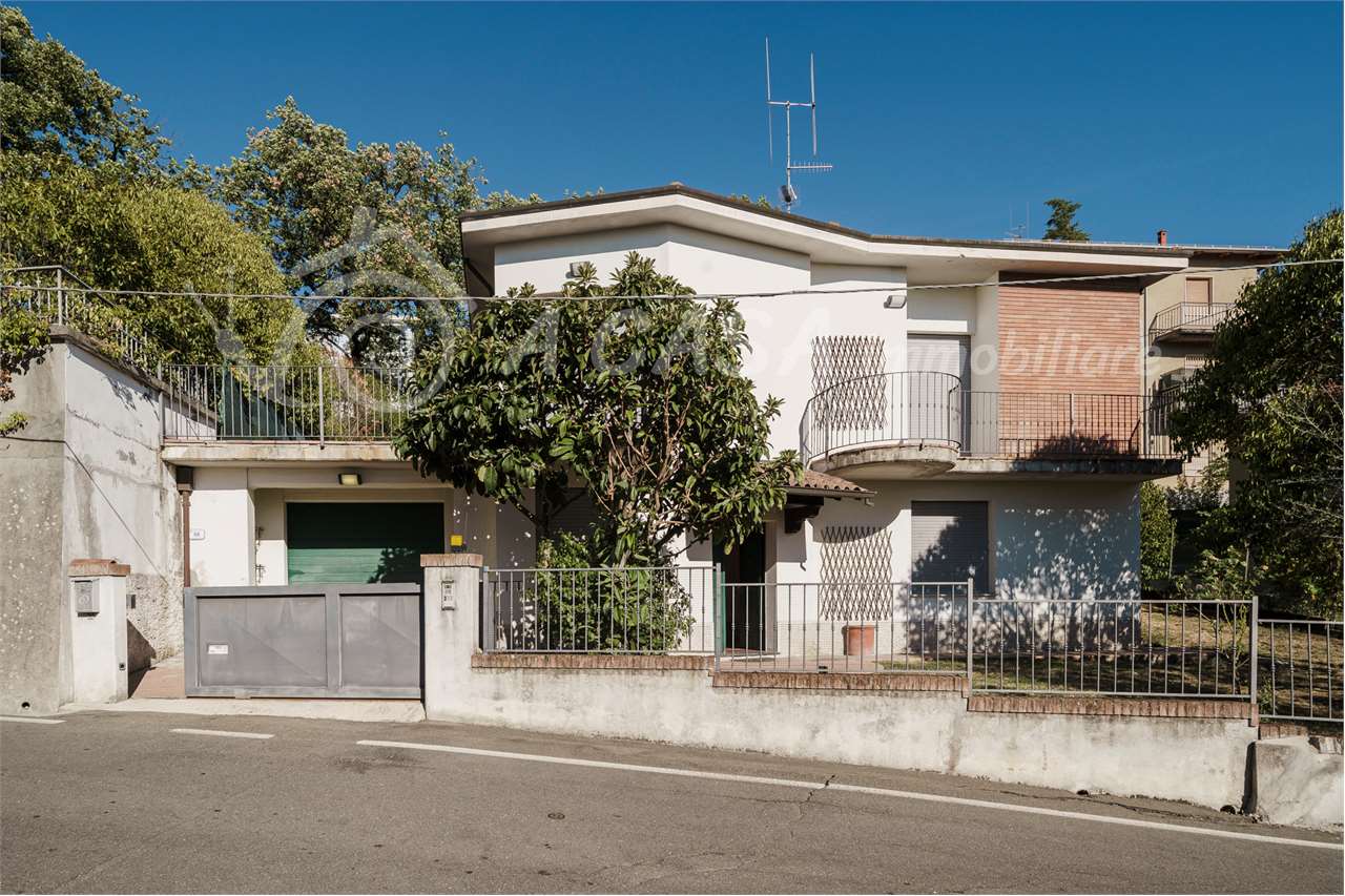 VILLA BIFAMILIARE CON GIARDINO