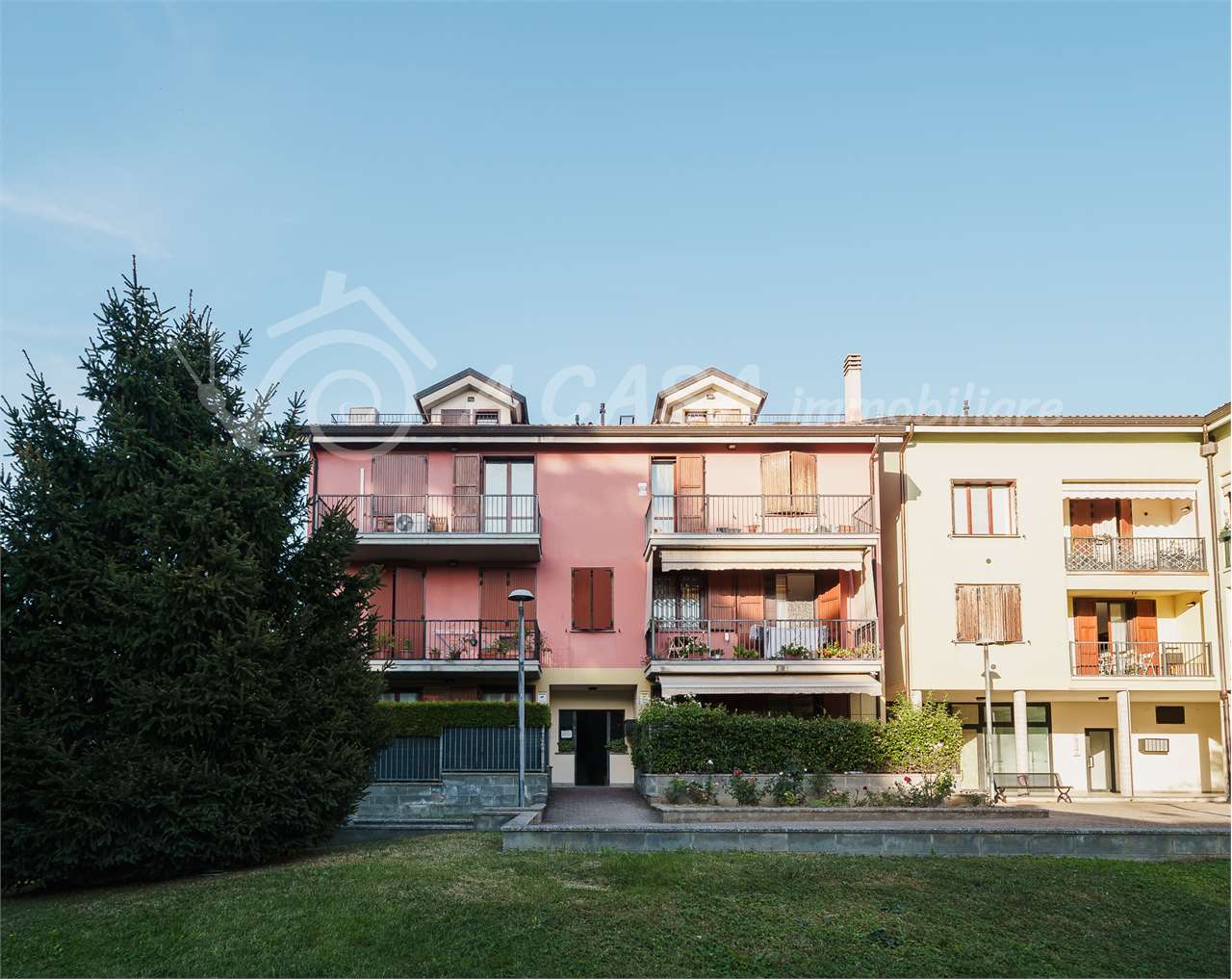 TRILOCALE CON TAVERNA E GIARDINO