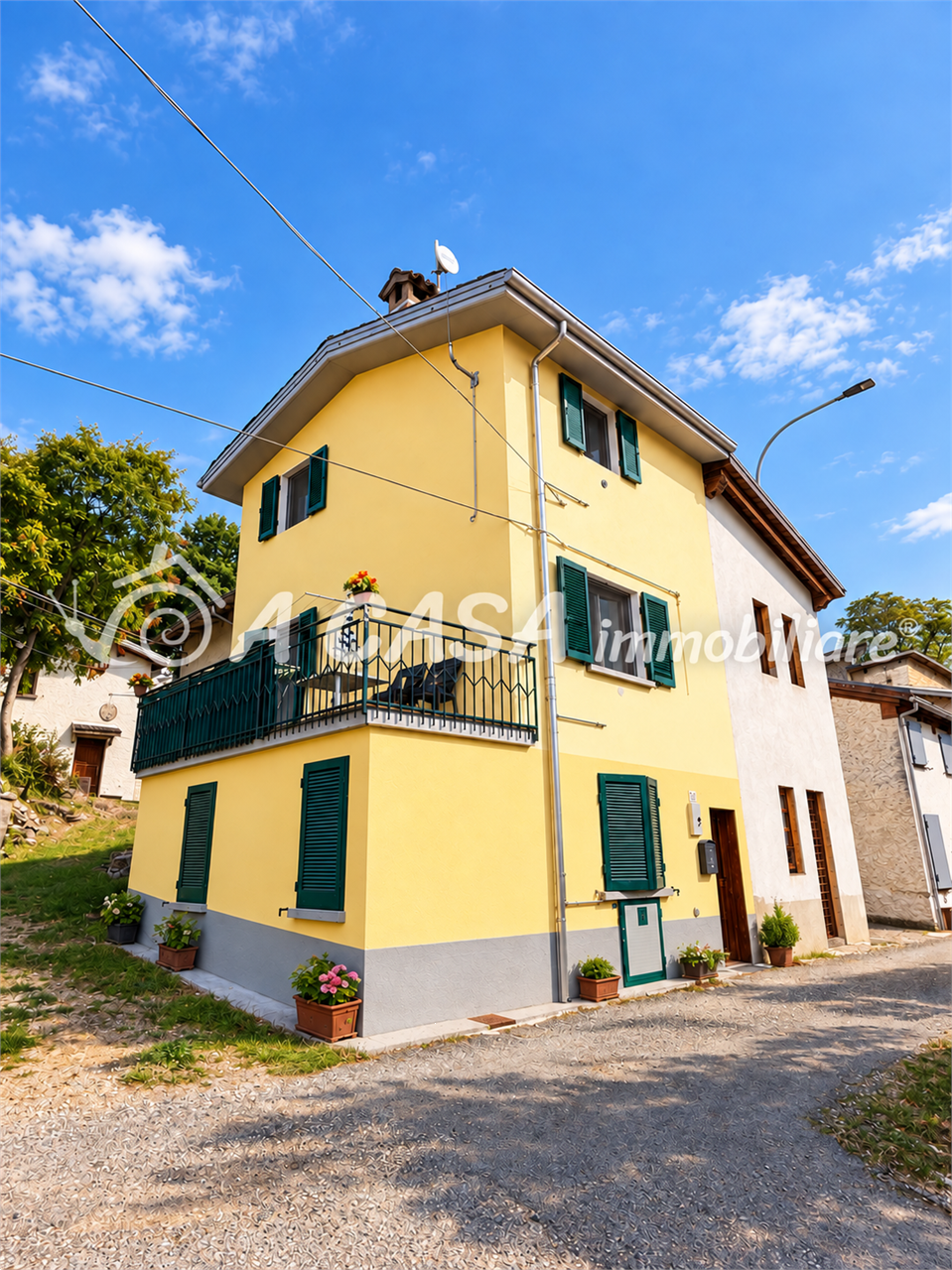 Casa con bosco