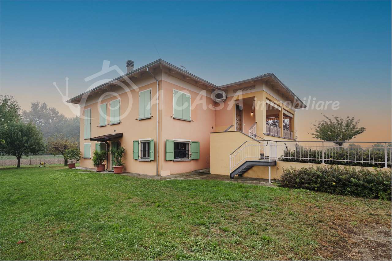 VILLA INDIPENDENTE CON GIARDINO