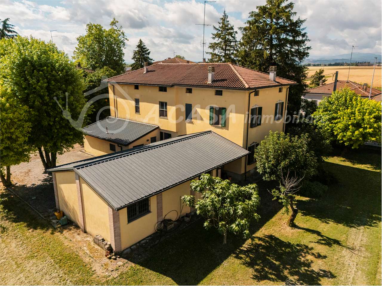 PRESTIGIOSA VILLA INDIPENDENTE CON AREA VERDE
